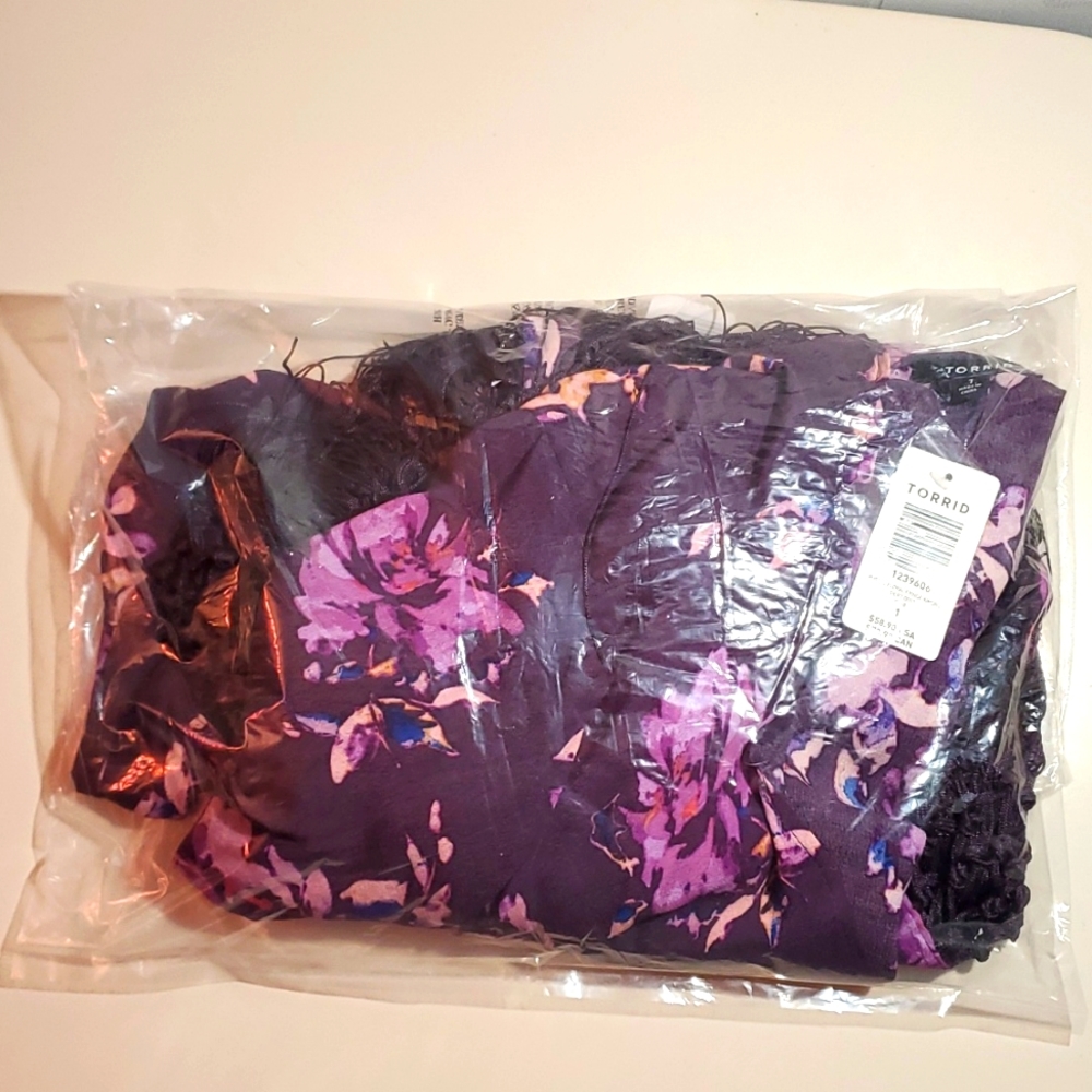 ❤️NWT VINTAGE TORRID FLORAL PRINT KIMONO FRINGE HEM SEMI-SHEER CREPE PLUS SIZE 1 - Picture 3 of 8